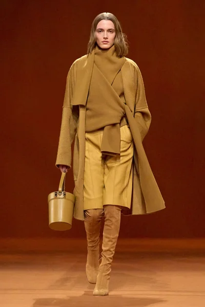 Look 30